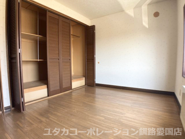 【厚岸町門静2丁目売家の洋室】