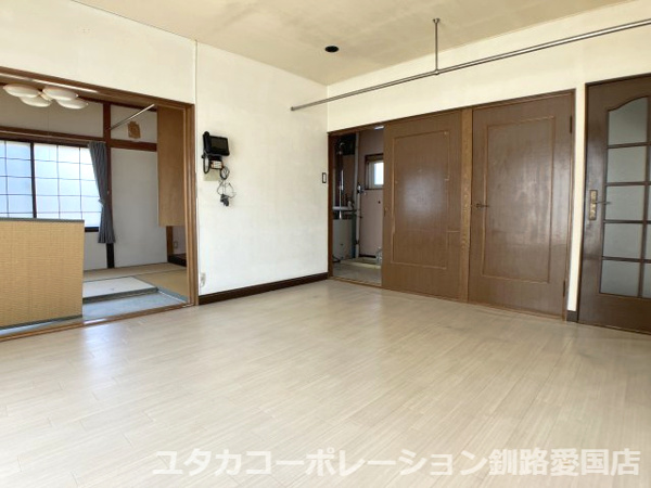 【厚岸町門静2丁目売家の居間】