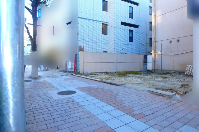 前面道路含む現地写真です