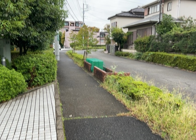 共有部分は、住民なら誰もが使える設備のこと。例えば駐車場やエレベーター、インターネット設備、セキュリティ設備などがあります。他にも、マンションの廊下・外部階段やエントランス・ゴミ置き場などがあります。
