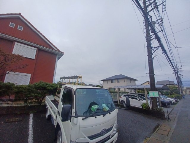 東側道路の場合は居室を南向きに設計しやすいため、朝日が入りやすいというメリットがあります。一方、西側道路も東側同様に居室を南向きに設計しやすいのですが、住宅地だと朝日が入りにくいという弱点があります。