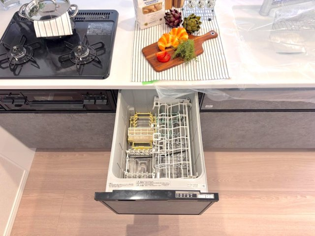 食洗機　面倒な食器洗いを自動化でき、食後の家族団らんや自分の時間を有効活用できます。　