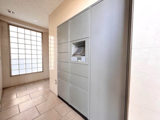宅配ボックス　不在時にも荷物を受け取れるため大変便利です。　