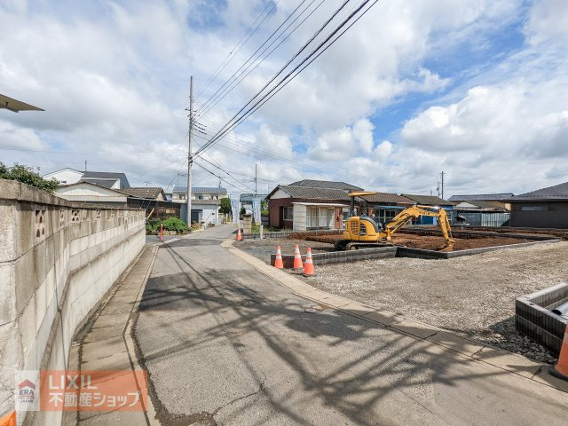 大きな車もおまかせ！ゆったりとした前面道路で、ストレスフリーな駐車が可能です。