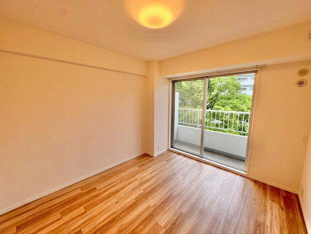 洋室6帖・収納付きで、お部屋がすっきり片付きます。