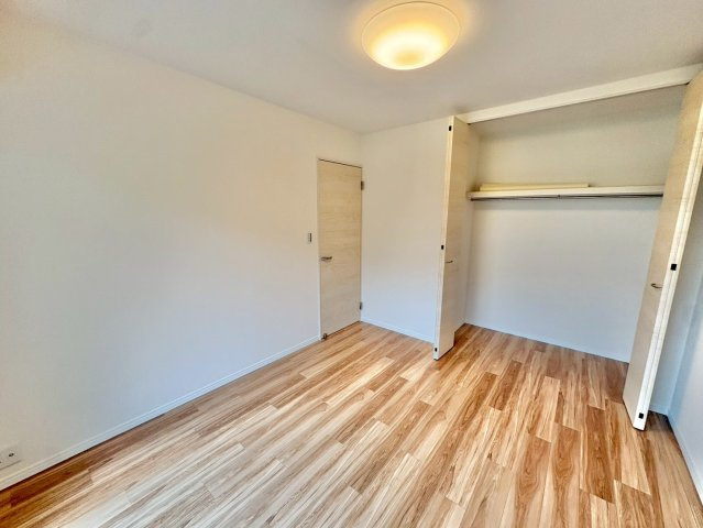 洋室6帖・収納付きで、お部屋がすっきり片付きます。