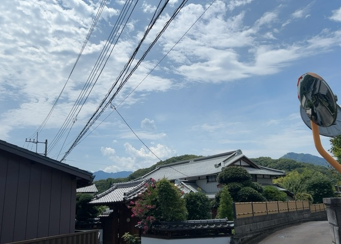 眺望を気にして物件を探す場合、前面に建物が建っていないか現地で確認しましょう！前面に建物があると景色はもちろん、日当たりや風通しにも影響が出てきます。住んだ時のことを想像しながら現地見学をしましょう。