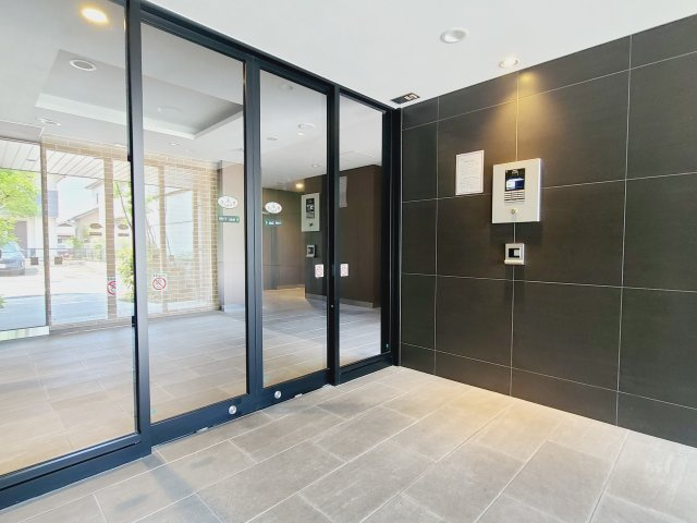 〇エントランスはマンションの顔。清潔感、存在感のあるエントランスは居住者の心を豊かにする。