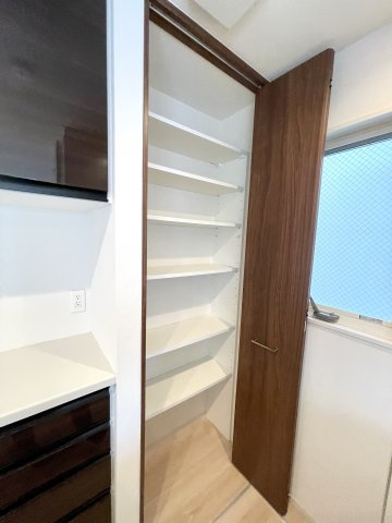 【練馬区谷原5丁目　築浅×美築　南西角地の邸の収納】