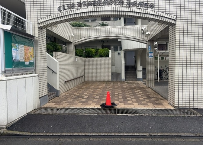 マンションのエントランスには、もともと風よけや防犯の役割がありますが、マンションによって宅配ボックスなどの設備が備わっている所もあります。日々の生活をイメージしながら生活しやすさをチェックしましょう。