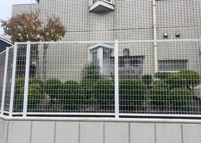 物件によっては、入居者が個人的に使用できる専用庭がついているものもあります。また、住宅の中にある土間の部分を庭と呼ぶこともあります。庭の用途は住む人によって変わり、それによってデザインもさまざまです。