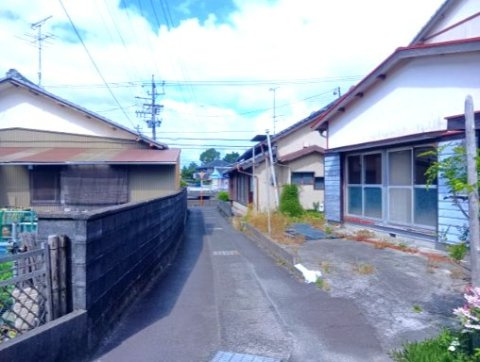 間口約10.8ｍのゆとりある敷地。建物の配置や外構計画など、プランニングの幅が広がります。