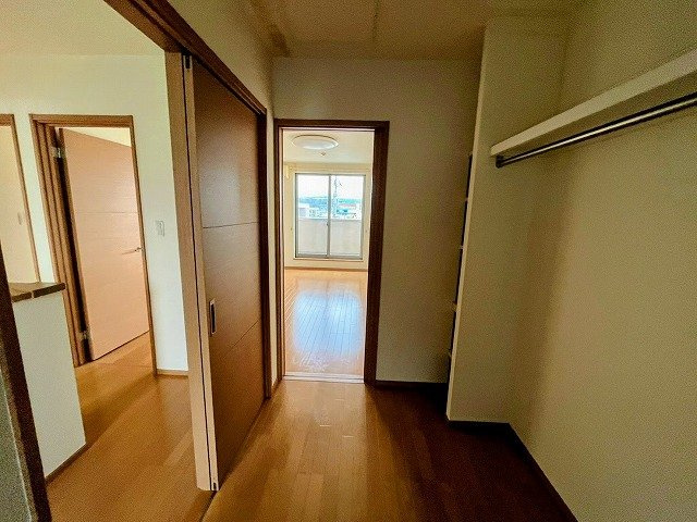 利便性が高い2WAYの納戸です。