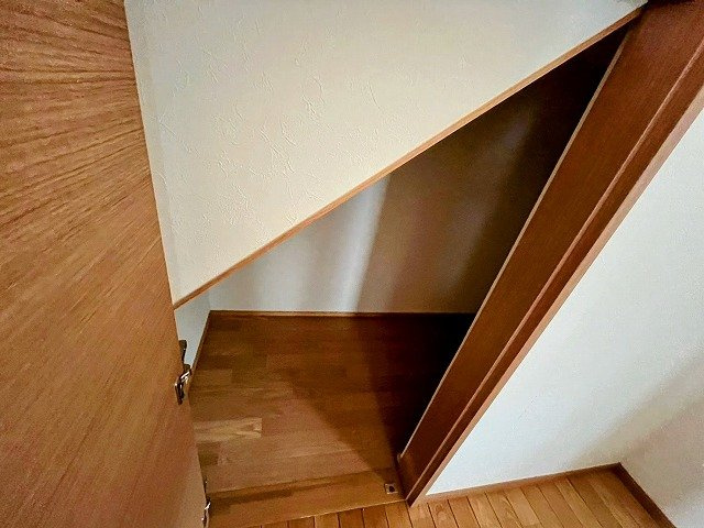 階段下収納です。
