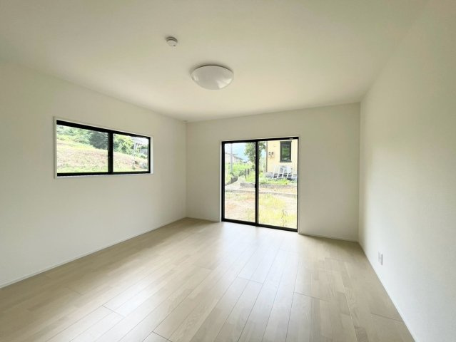 日当たり風通しともに良好！明るく朝を迎えられるつくりになっています♪