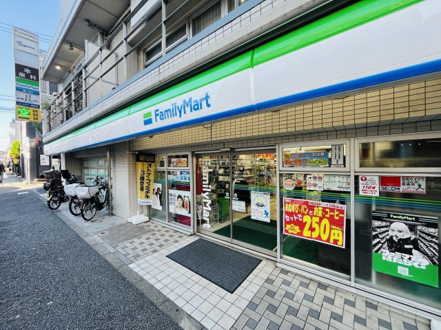 ファミリーマート　駒沢二丁目店まで381ｍ(徒歩5分)