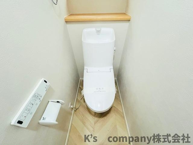 白を基調とした清潔感のあるトイレ◇