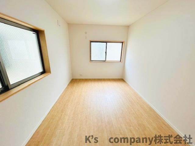 洋室7.5帖◇2面採光で明るいお部屋です◇お子様のお部屋や趣味のお部屋にもおすすめです◇