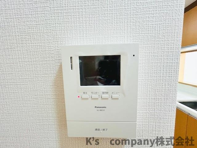訪問者の顔が確認できるテレビモニター付き◇