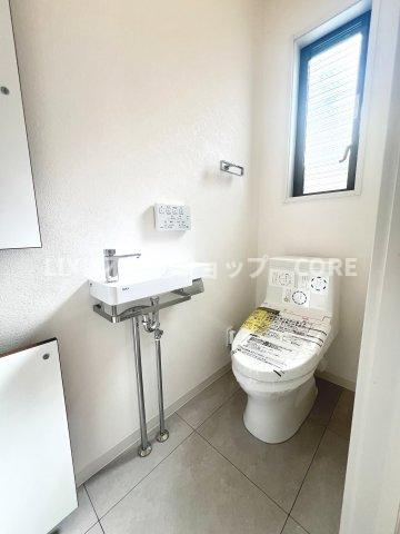 トイレスペースが1・2階にございますので、朝の混雑時に家族が分散して使用できます。