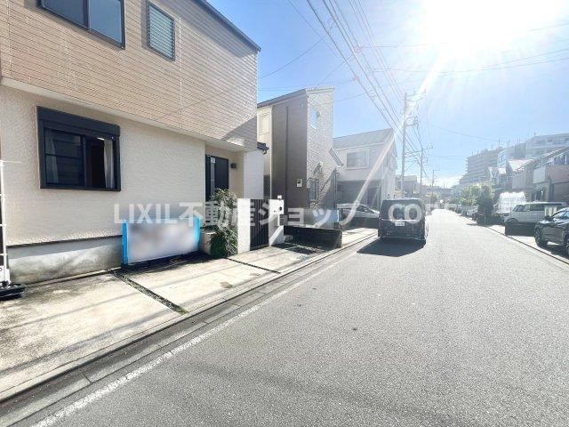ご見学の際にはご自宅はもちろん、駅やご指定頂いた場所まで無料でお迎えに伺います。