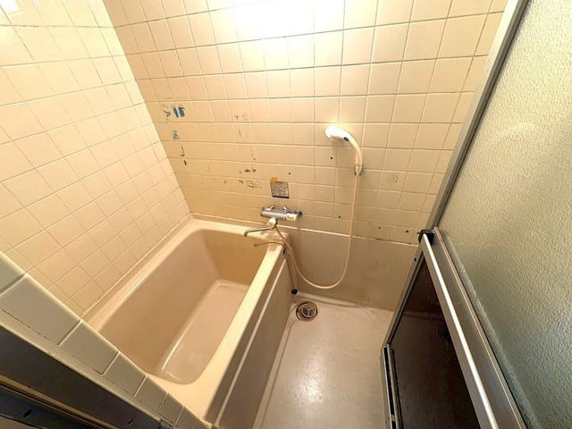 1日の疲れを癒ややす落ち着いた雰囲気のバスルーム。　