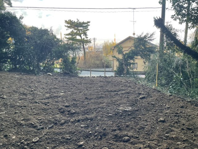 磐田バイパス三ヶ野ICすぐの宅地【土地面積】989.47？(299.31坪)　、【山林面積】689？がついています