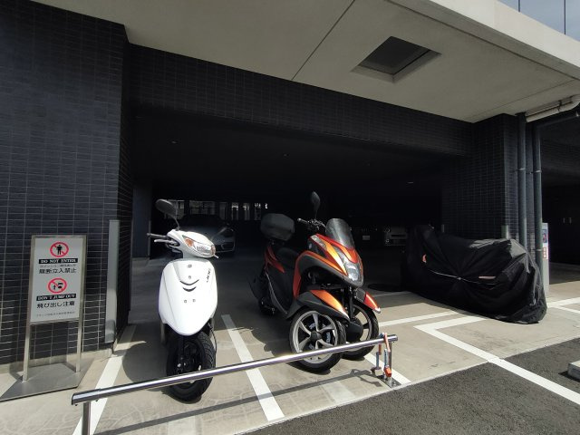 【バイク置き場】