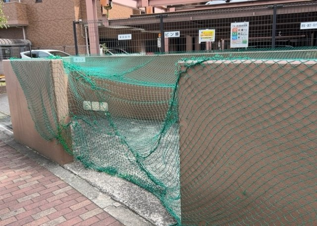 共有部分は、住民なら誰もが使える設備のこと。例えば駐車場やエレベーター、インターネット設備、セキュリティ設備などがあります。他にも、マンションの廊下・外部階段やエントランス・ゴミ置き場などがあります。