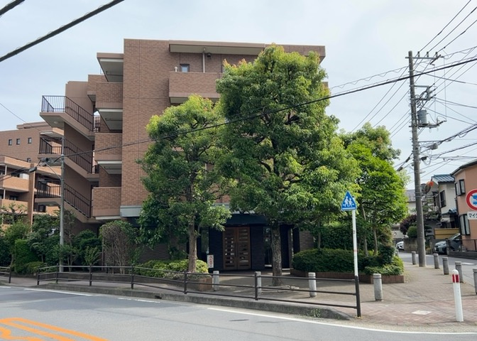 隣家の土地はどうなっているのか、生活利便施設が近くにあるのか、学校まで近いかなど、お客様のライフスタイルにあわせたイメージが重要です。また、近くにあると困る施設が近くにないかも確認するといいでしょう。