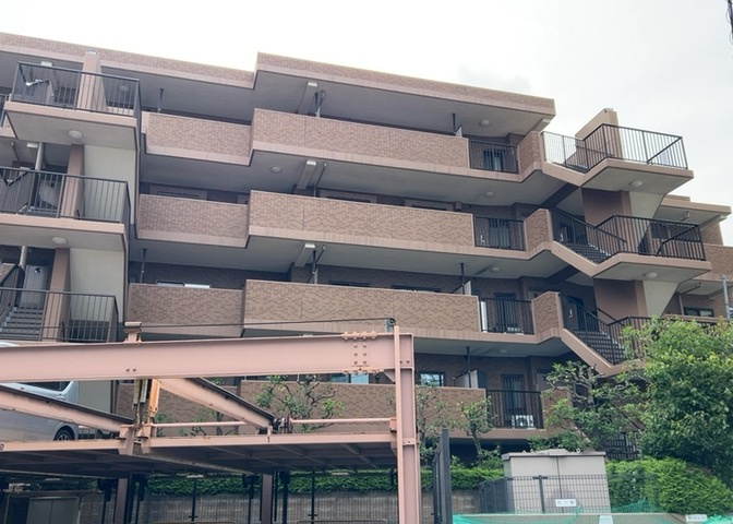 ＳＲＣ造は強度や耐震性の面でもRC造と比べて優れています。そのため、10階建以上の高層または超高層マンションなどの建築にも多く採用されています。柱や梁などのサイズが小さくても高い耐震性を確保できます。