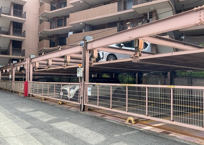 マンションの駐輪場は、事前に空きがあるか確認を取ると安心です。せっかく入居したのに駐輪スペースがない！なんてことになったら大変ですよね。そこで、内見時や購入前にはまず事前に確認しておくと良いでしょう。