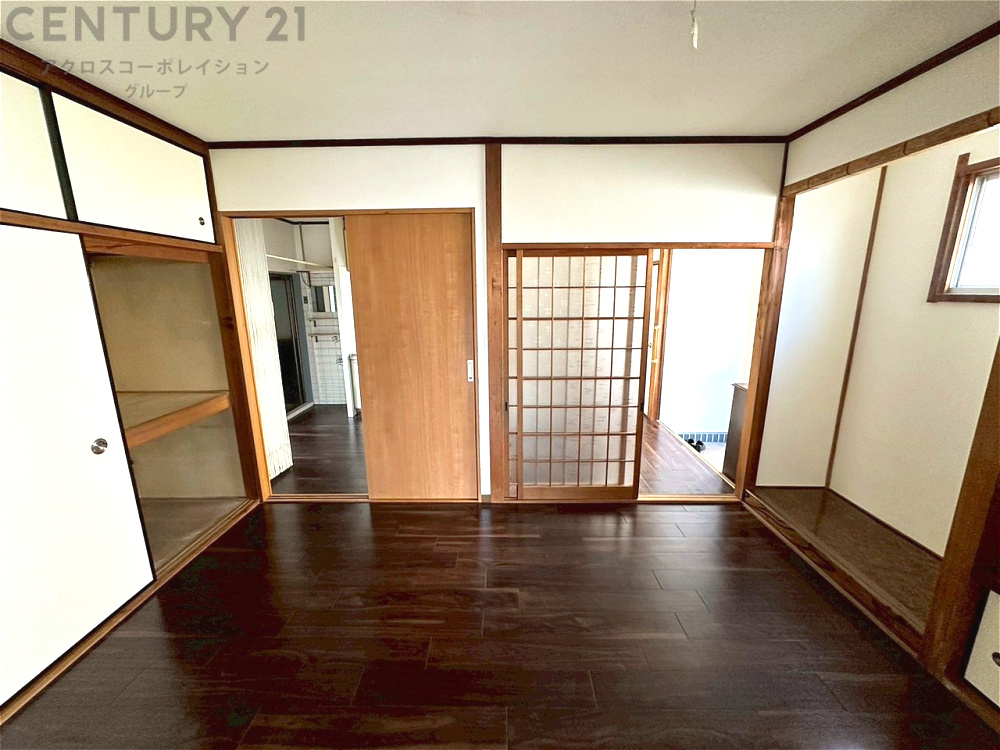 子供部屋…創造性や成長を促す遊びの空間を提供。学習や趣味に集中できる環境を整えます。個別のプライベートスペースは自己表現と自立心を育み、心地よい睡眠環境を整えリラックスできる場所を提供。