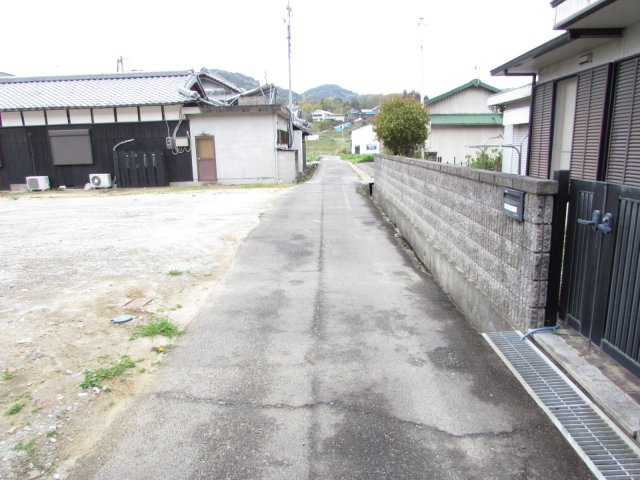 前面道路写真です。（令和6年4月撮影）
