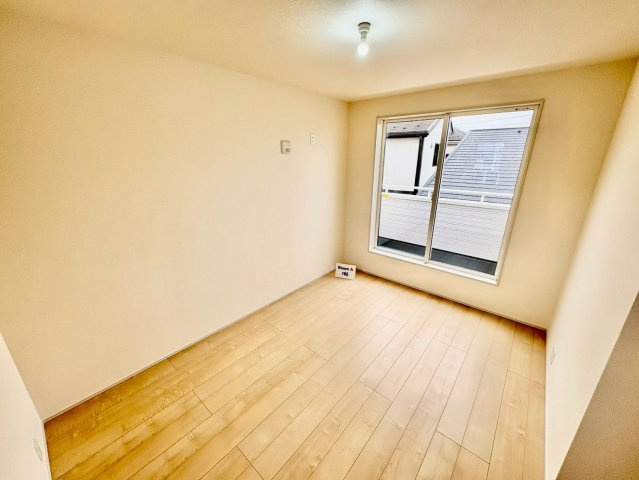 2階洋室　7帖　南向きで明るいお部屋です。