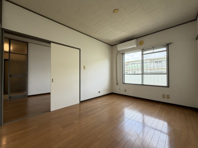 全室窓がついているため採光良好です。