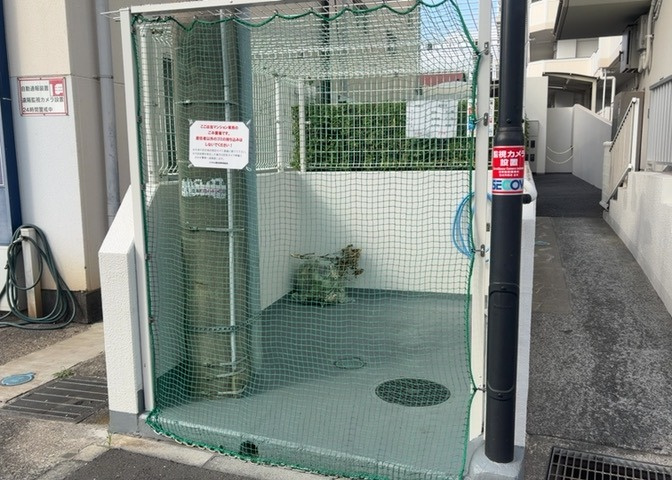 館内に設置されたエレベーターなどの共用設備です。4階のお部屋までもスムーズに移動でき、重い荷物を持っている際や階段の昇り振りが大変な時でも安心です。メンテナンスが行き届いた快適な設備環境です。
