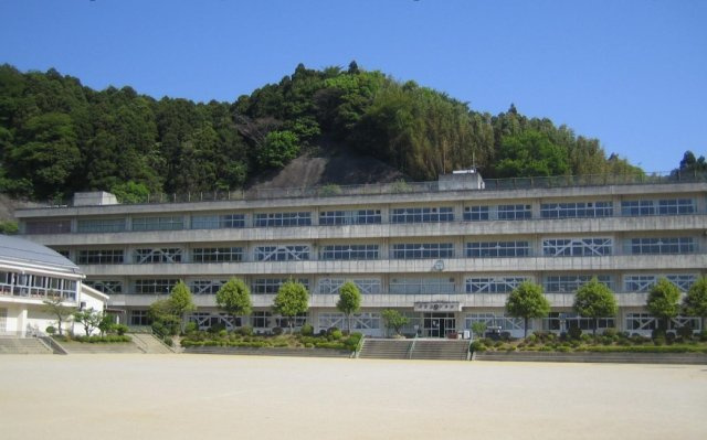 郷ヶ丘小学校まで徒歩11分