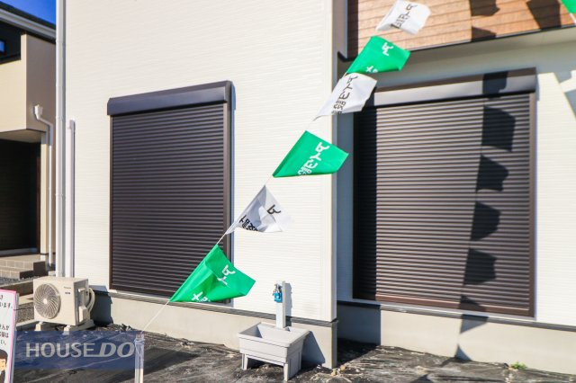 【防犯設備】防犯面だけでなく、断熱や防音効果も期待できるシャッター付！