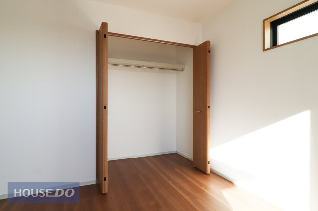 【収納】各居室にしっかり収納がついているので、荷物が増えても安心ですね！お部屋を広く使うためにも収納スペースは必要です。
