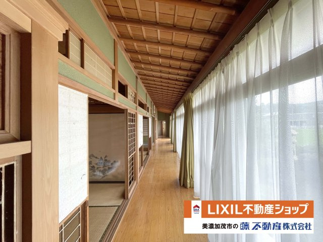 1階　和室10帖から洋室10帖まで続く縁側