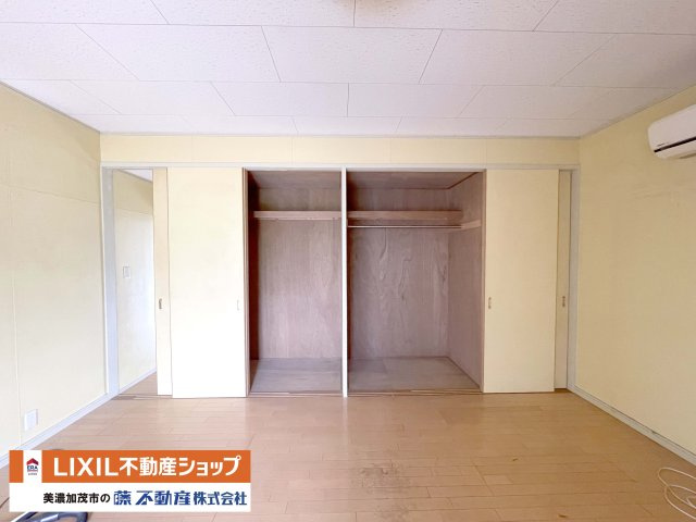 1階　洋室10帖　収納