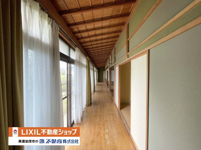 1階　和室10帖から洋室10帖まで続く縁側