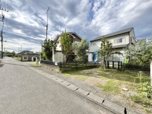 ■外観｜広々とした駐車スペースで楽々駐車可能！お買い物後もスムーズにお荷物を運べます♪