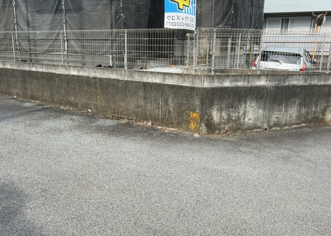 東側道路の場合は居室を南向きに設計しやすいため、朝日が入りやすいというメリットがあります。一方、西側道路も東側同様に居室を南向きに設計しやすいのですが、住宅地だと朝日が入りにくいという弱点があります。
