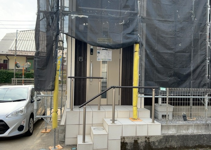 玄関は家の顔と言っても過言ではありません。現地を見学する際は玄関の広さや全体のバランスなどを見てみるといいでしょう。一般的なアプローチのしやすさだけではなく、お年寄りにも優しい設計のものだと安心です。
