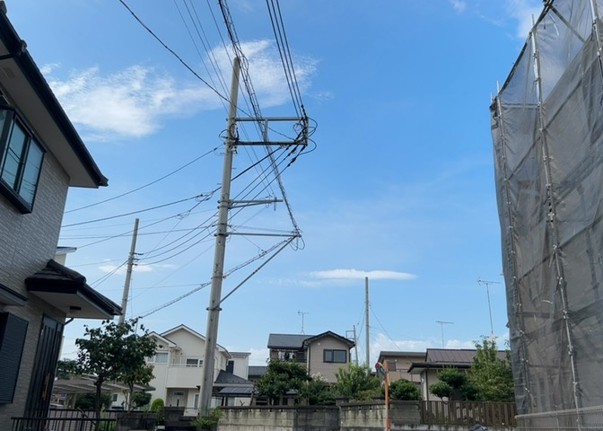 桜や紅葉の名所に出かける人は多いと思いますが、家にいながら季節の移ろいを感じる生活を送りませんか？リビングや窓から見える景色が生活を彩るワンポイントに！現地から見える景色を堪能してみては如何でしょう。