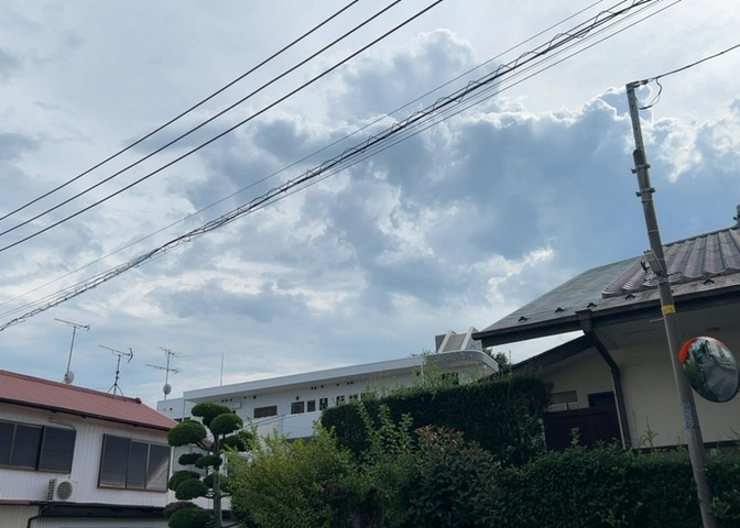 眺望を気にして物件を探す場合、前面に建物が建っていないか現地で確認しましょう！前面に建物があると景色はもちろん、日当たりや風通しにも影響が出てきます。住んだ時のことを想像しながら現地見学をしましょう。