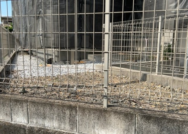 庭があることでガーデニングや家庭菜園はもちろん、こどもの遊び場やペットを放して遊ぶことができます。また、家の周囲に余裕があるということです。隣地との間があれば、十分な日当たりと、風通しが確保できます。