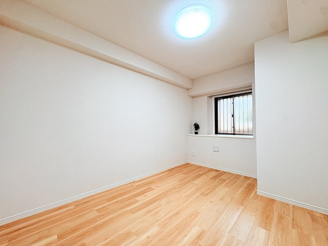 さまざまな家具を取り入れやすいナチュラルな内装。